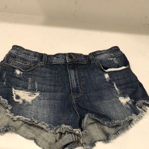 OASIS J E A N shorts. LARGE W MUCH DESTRESSING. 5 POCKETS 98% cotton. FRAYED